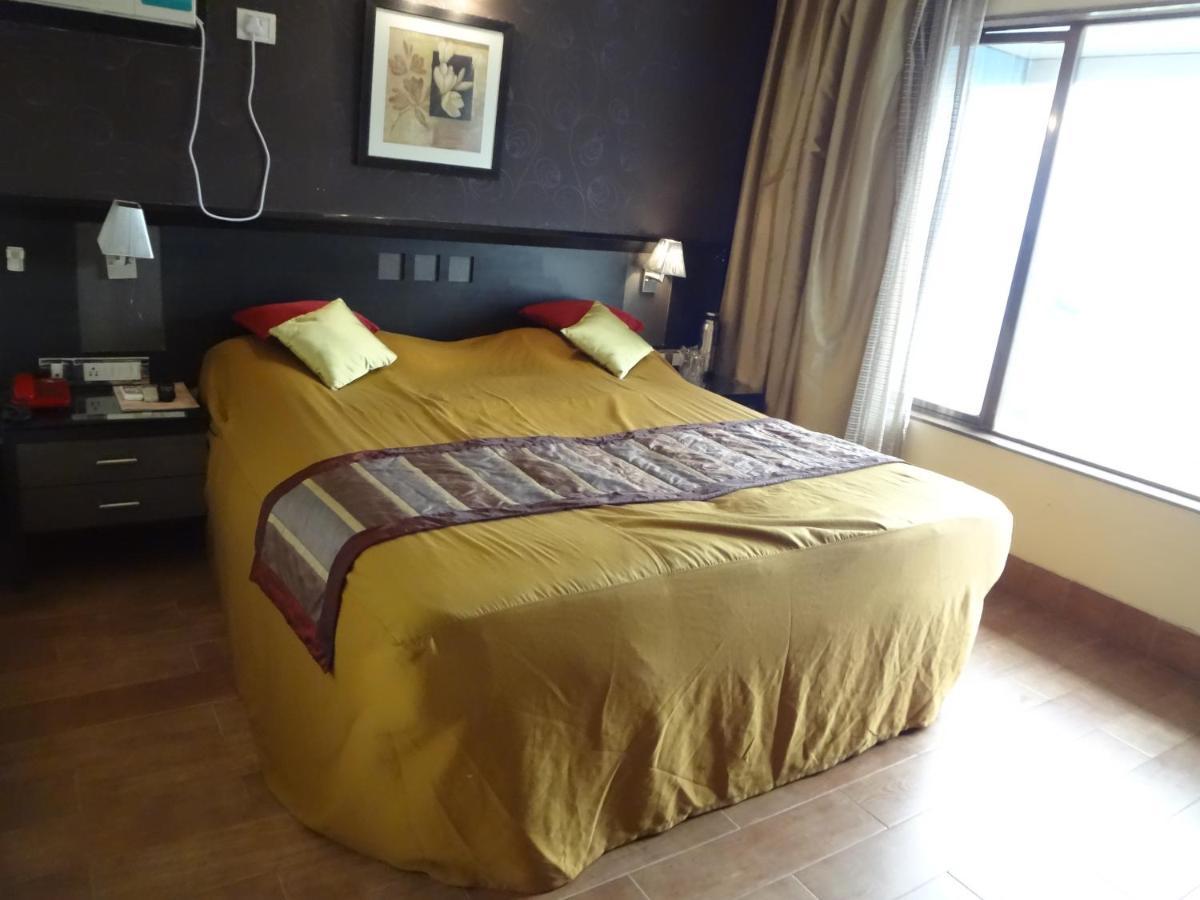 Hotel Sampoorna Mumbai Exteriör bild