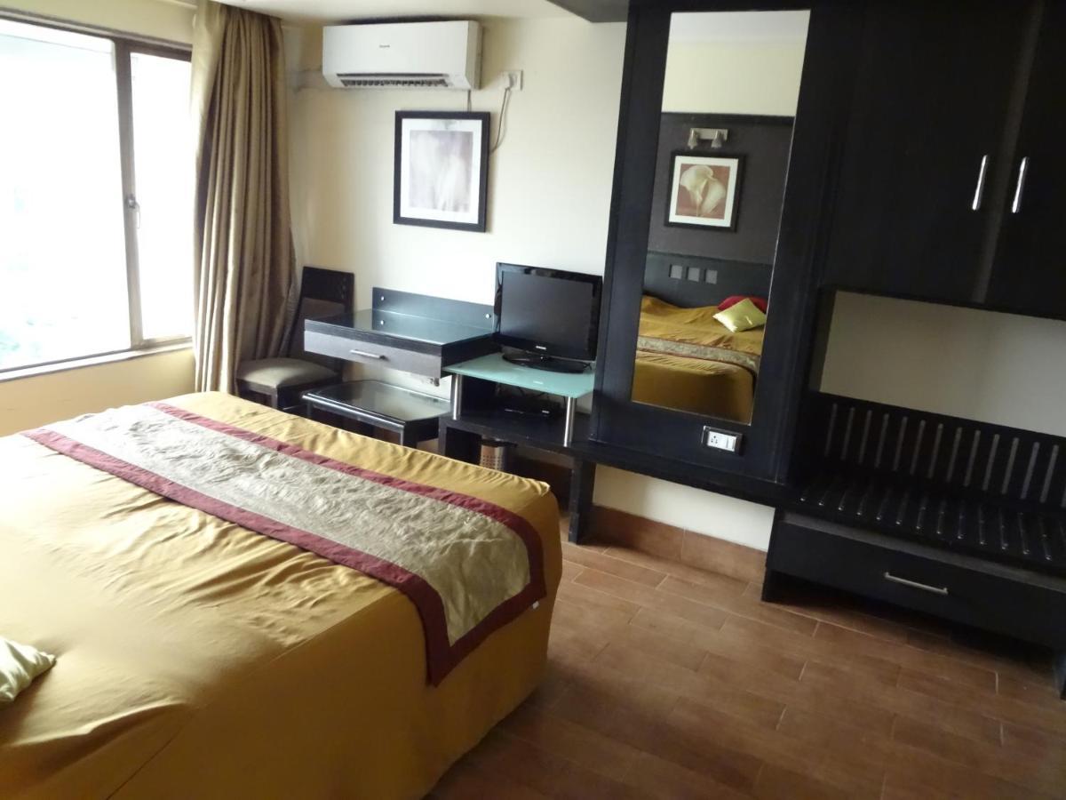 Hotel Sampoorna Mumbai Exteriör bild