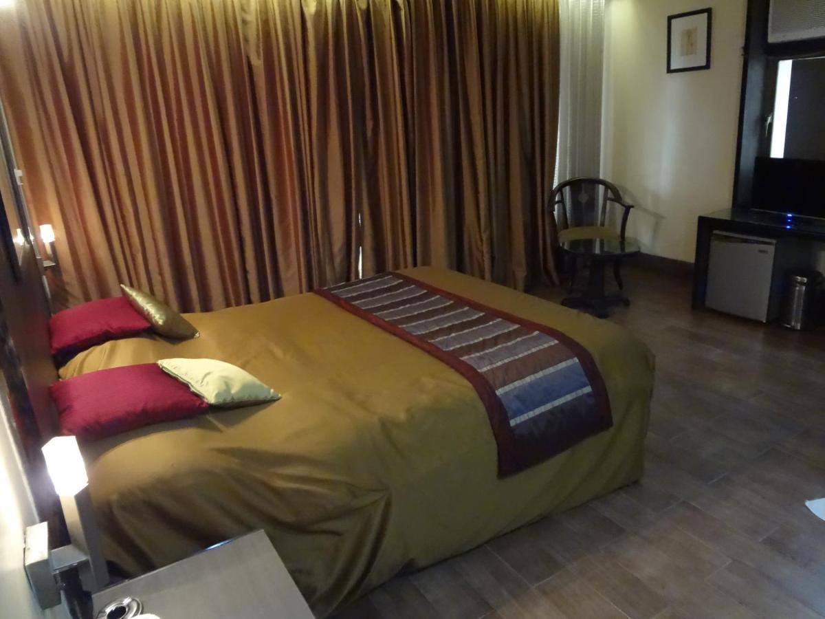 Hotel Sampoorna Mumbai Exteriör bild